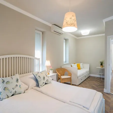 Apartamento Csenge 2. *